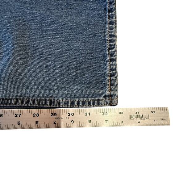 Levi’s 550 Jeans in a size 34 x 34 (Measure 33 x 33) - Picture 3 of 6